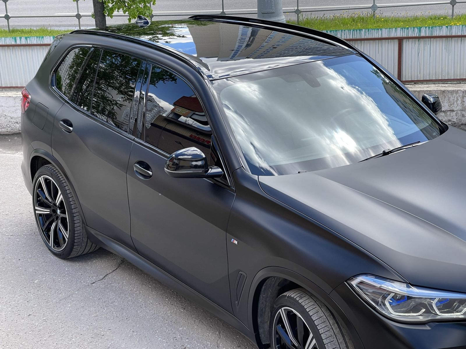 Матовая черная пленка на BMW X5 G05